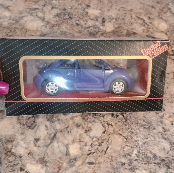 Volkswagen New Beetle Limited Edition Diecast Car Brand New In Box Collector